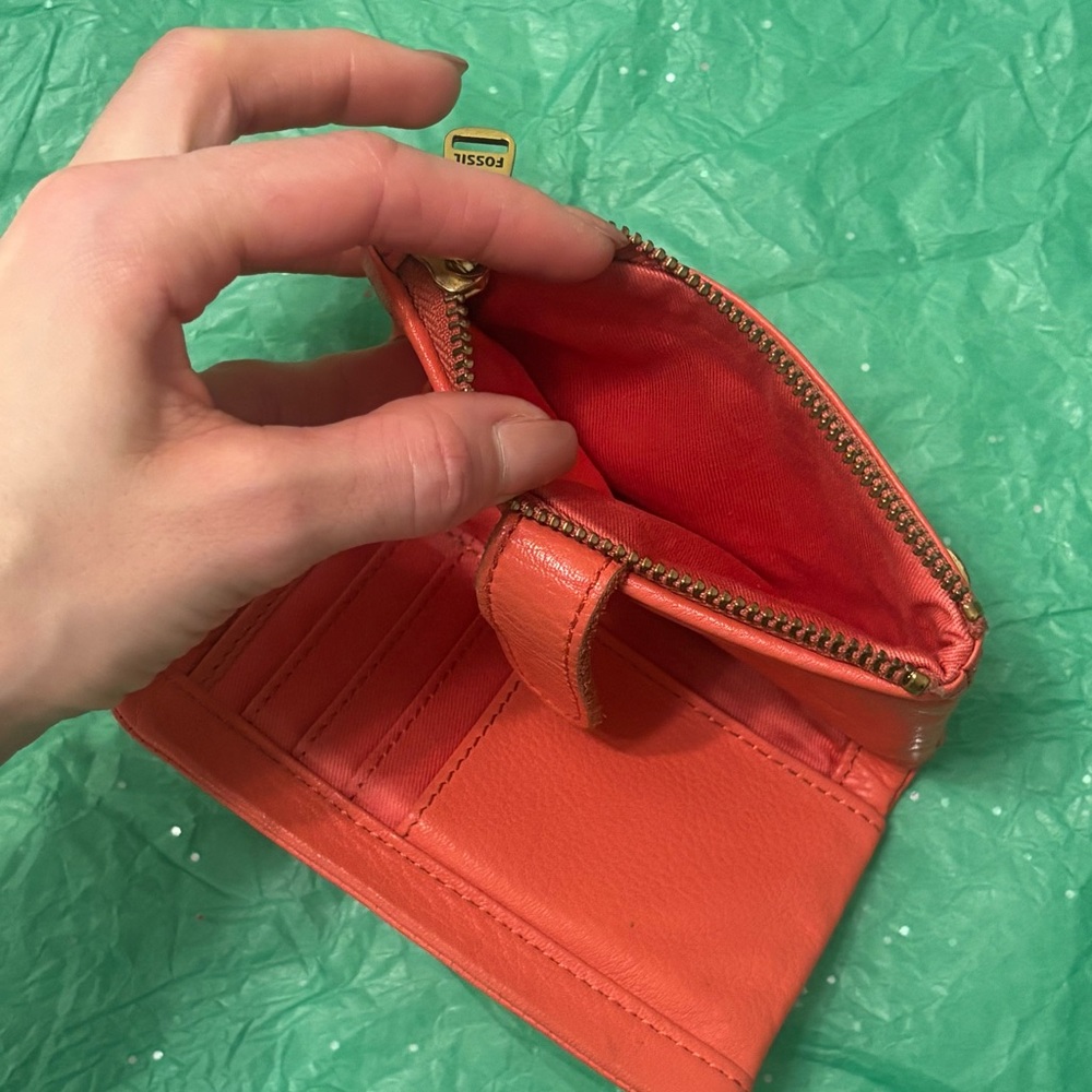 FOSSIL Coral Wallet - Picture 8 of 8